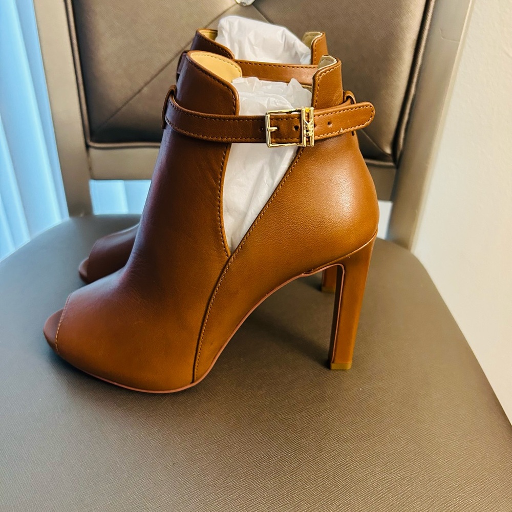 Michael Kors Brown Heeled Shoes with Sophisticated Design